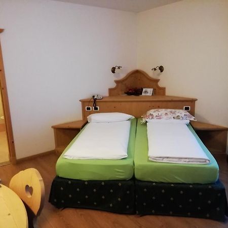 Hotel Camoscio Рокка-Пьеторе Экстерьер фото