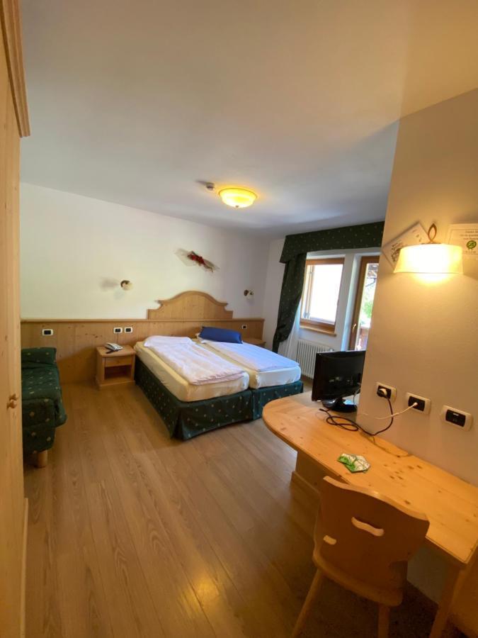 Hotel Camoscio Рокка-Пьеторе Экстерьер фото