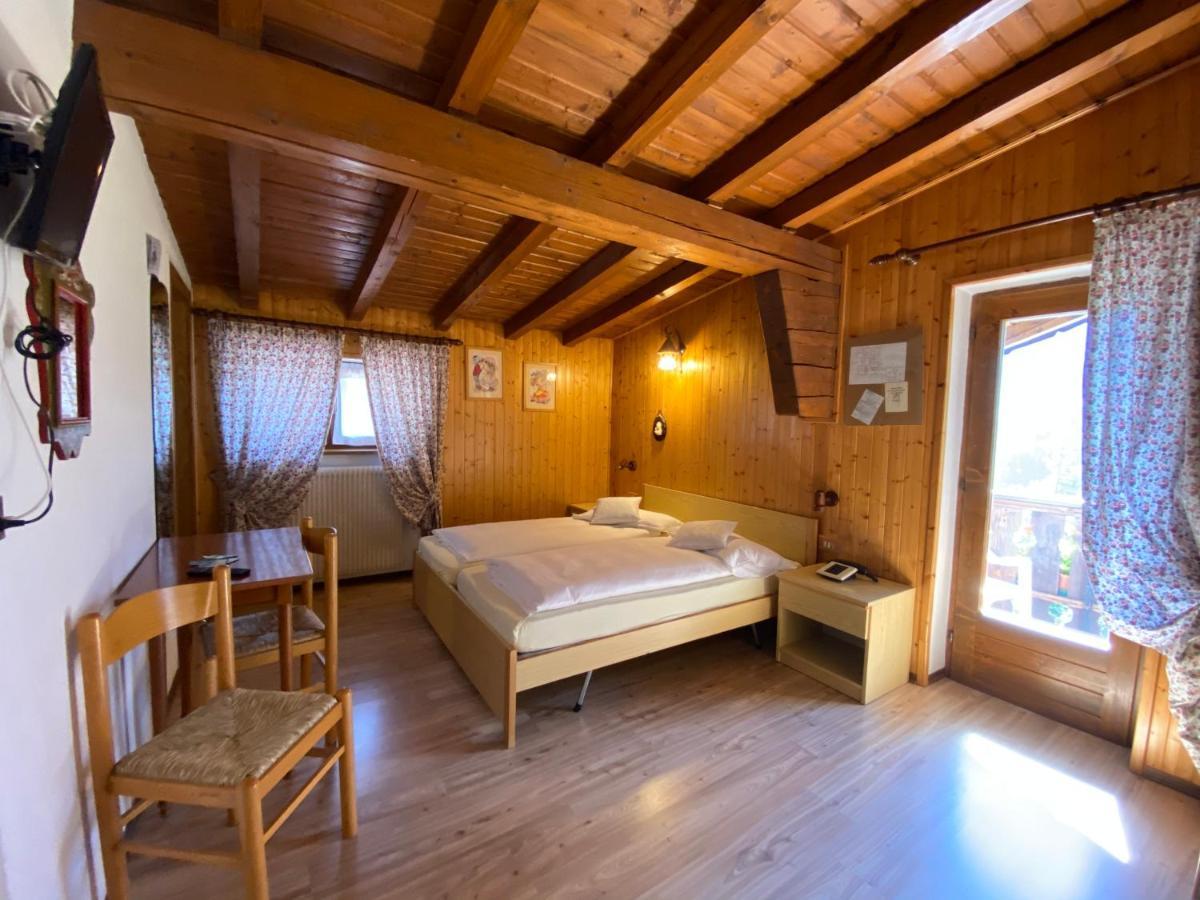 Hotel Camoscio Рокка-Пьеторе Экстерьер фото