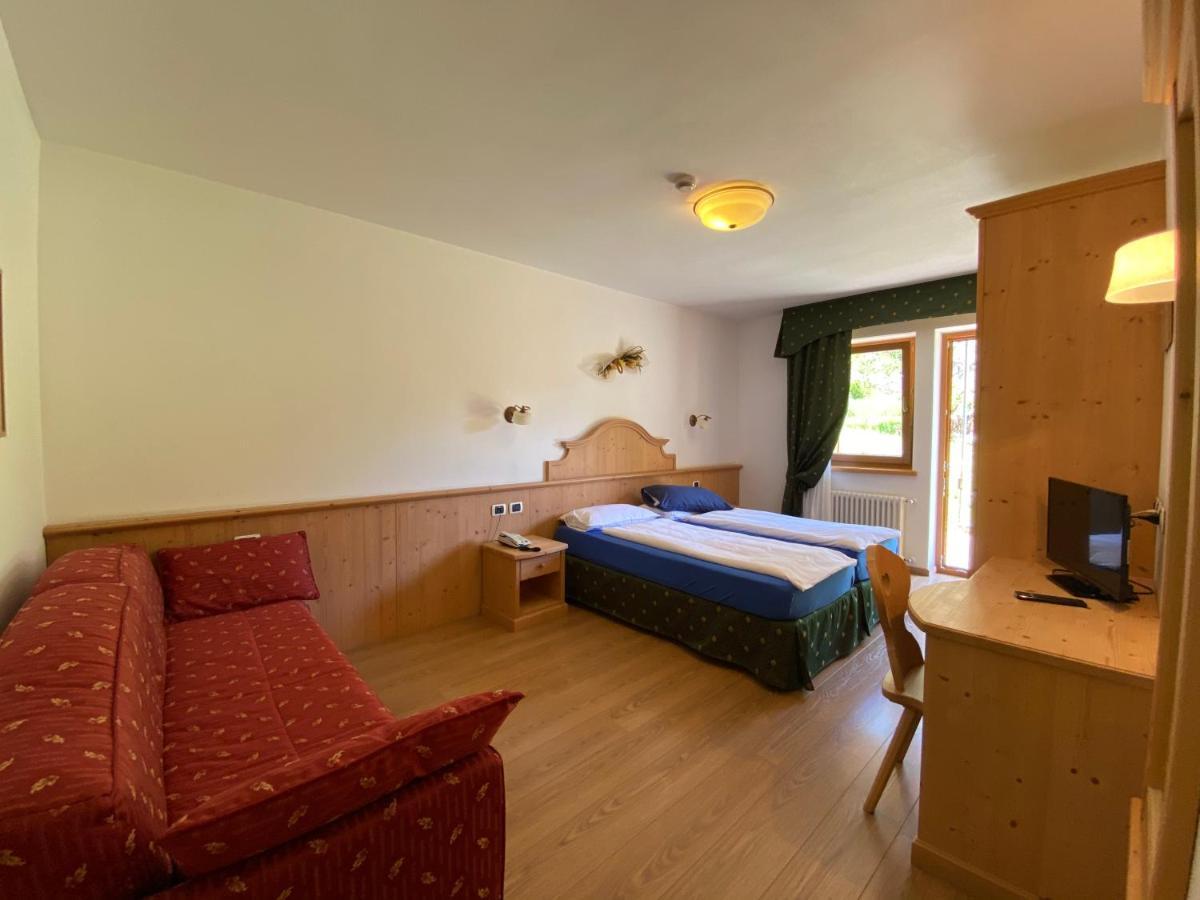 Hotel Camoscio Рокка-Пьеторе Экстерьер фото